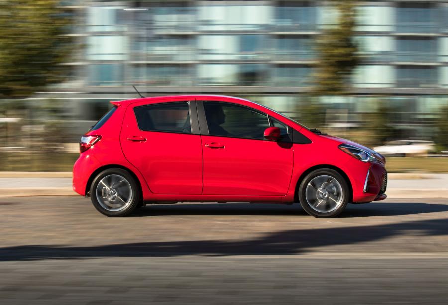  Toyota Yaris SE 2017 года  (NA) (фото 19 из 32)
